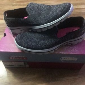 Sketchers go walk sneakers